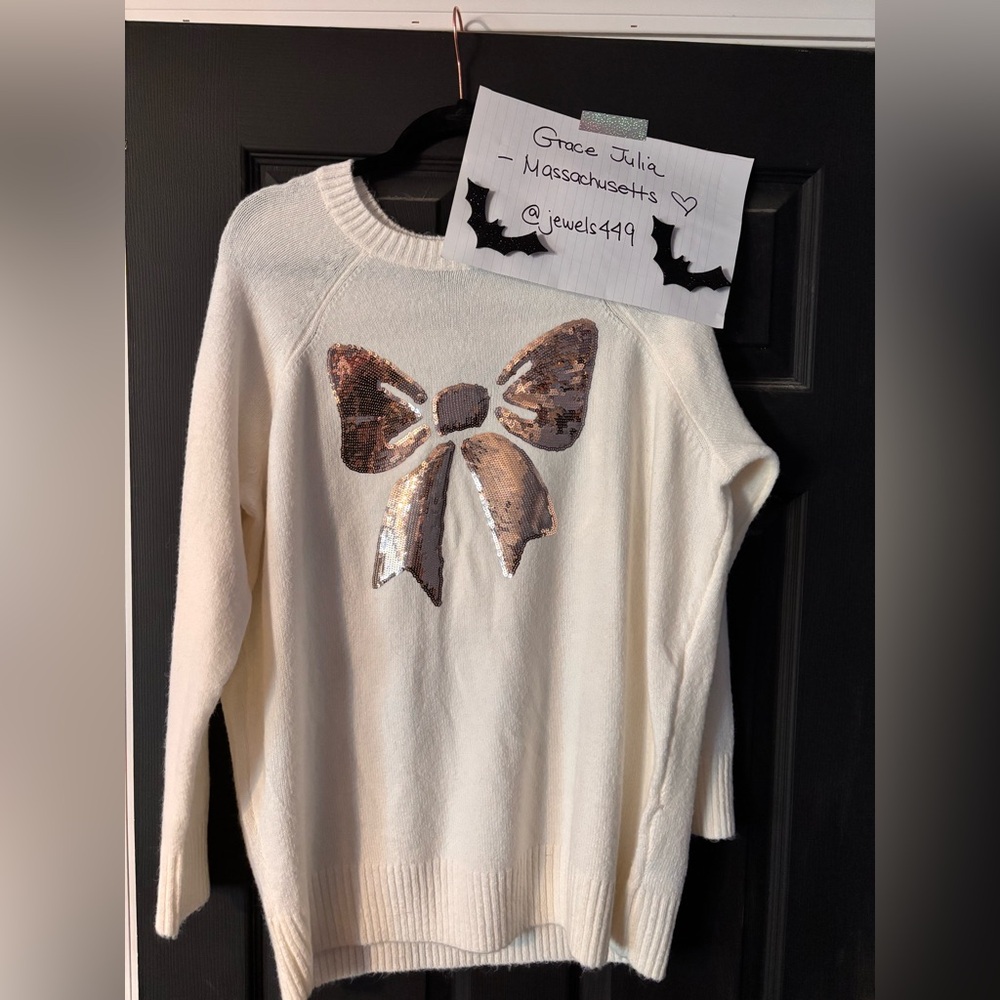 Chic Cream Sweater with Sequin Bow
